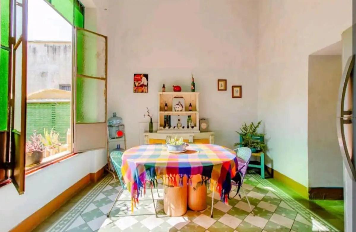 1 Guadalajara Corazon Del Centro Historico Hospedate En Una Casa Antigua En Una Habitacion Sencilla Con Areas Comunes Y Banos Compartidas Buitenkant foto