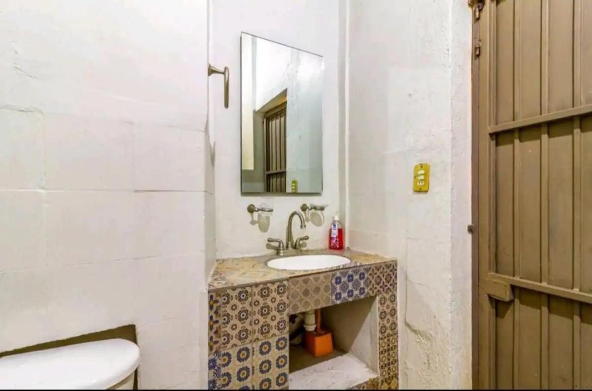 1 Guadalajara Corazon Del Centro Historico Hospedate En Una Casa Antigua En Una Habitacion Sencilla Con Areas Comunes Y Banos Compartidas Buitenkant foto