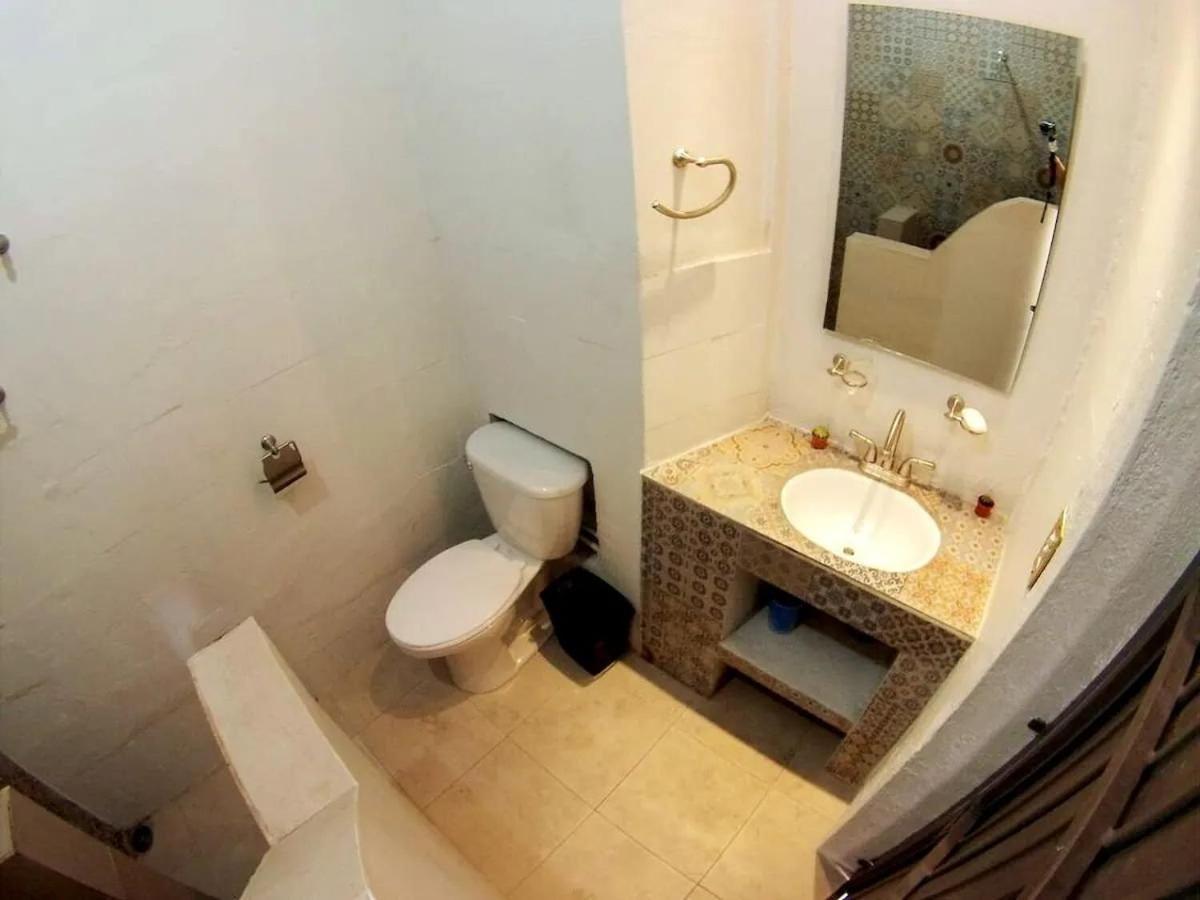1 Guadalajara Corazon Del Centro Historico Hospedate En Una Casa Antigua En Una Habitacion Sencilla Con Areas Comunes Y Banos Compartidas Buitenkant foto