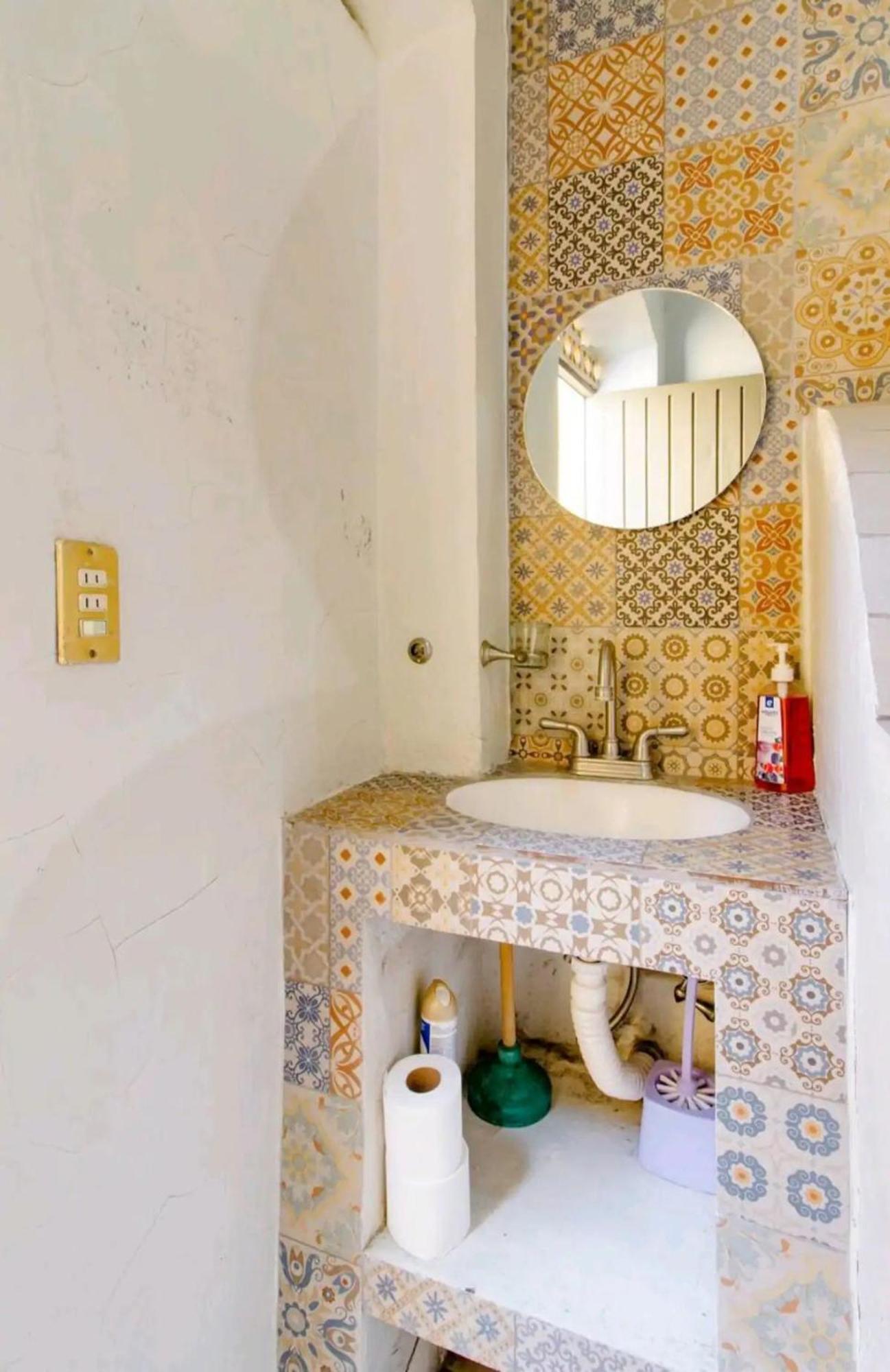 1 Guadalajara Corazon Del Centro Historico Hospedate En Una Casa Antigua En Una Habitacion Sencilla Con Areas Comunes Y Banos Compartidas Buitenkant foto